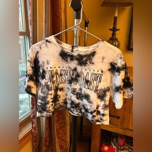 Garage White Black Short Sleeve Tie Dye Crew Neck Cropped Graphic Tee size small